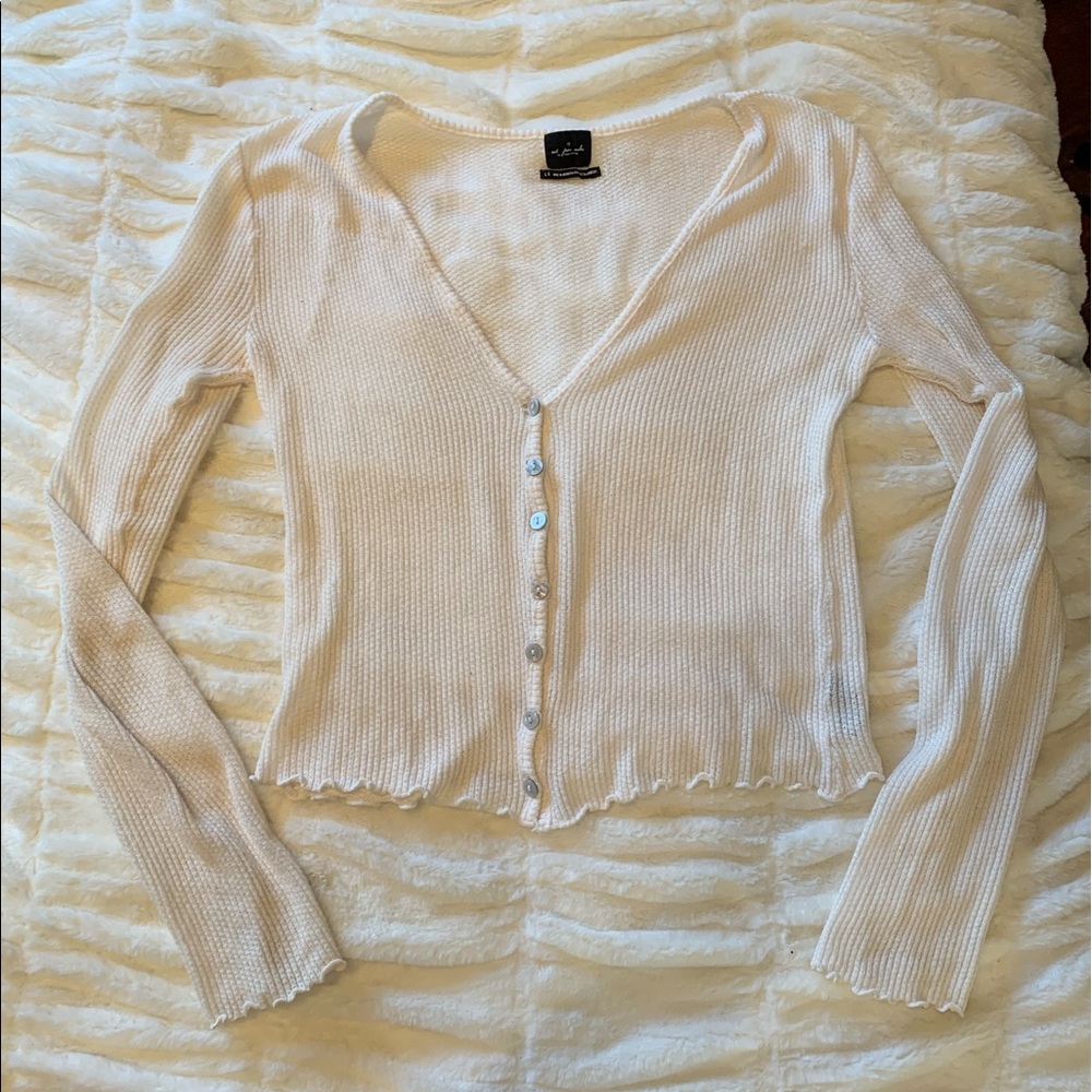 UO White long sleeve V-Neck button down